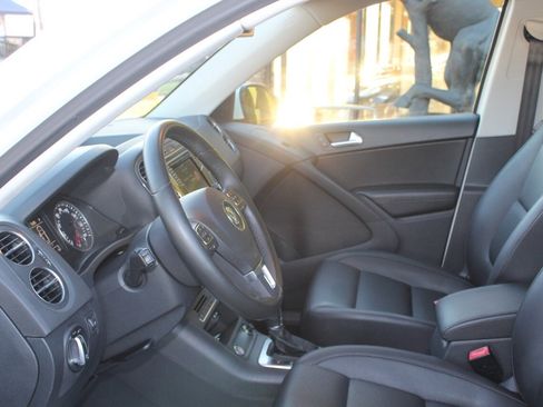 Used 2017 Volkswagen Tiguan S image 15
