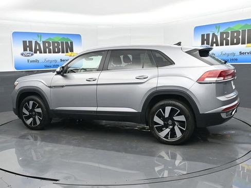 Used 2024 Volkswagen Atlas Cross Sport SE FWD image 3
