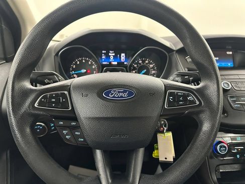 Used 2018 Ford Focus SE w/ SE Appearance Package FWD image 38