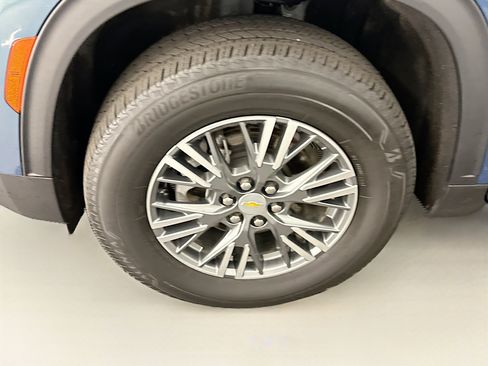 Used 2024 Chevrolet Traverse LS AWD/4WD image 11