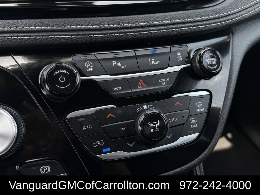 Used 2025 Chrysler Pacifica Limited FWD image 25