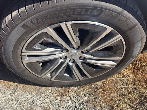 Used 2024 Cadillac Lyriq Luxury AWD/4WD image 14
