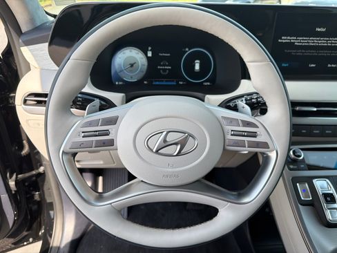 Certified 2025 Hyundai Palisade Calligraphy FWD image 24