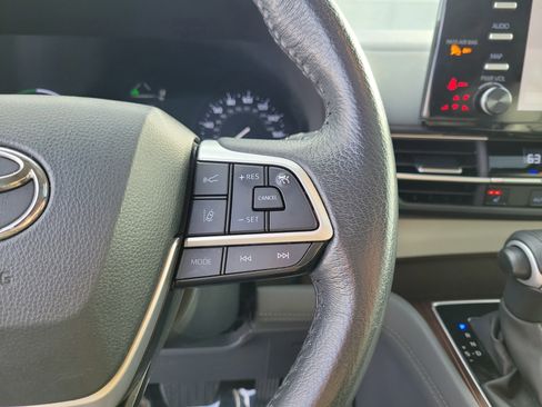 Used 2024 Toyota Sienna XLE image 23