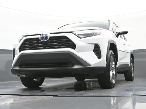 Used 2024 Toyota RAV4 LE AWD/4WD image 45