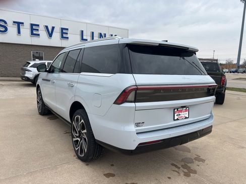 New 2026 Lincoln Navigator Reserve AWD/4WD image 8