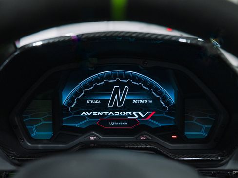 Used 2021 Lamborghini Aventador SVJ image 27