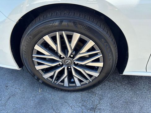 Used 2025 Nissan Altima 2.5 SV FWD image 30