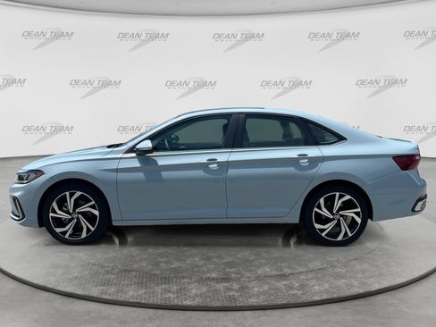 Certified 2025 Volkswagen Jetta SEL FWD image 4