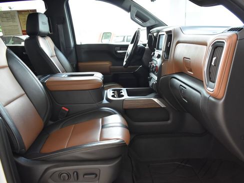 Used 2020 Chevrolet Silverado 1500 High Country w/ Technology Package AWD/4WD image 4