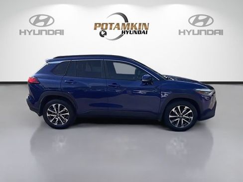Used 2023 Toyota Corolla Cross XLE w/ Convenience Package FWD image 4