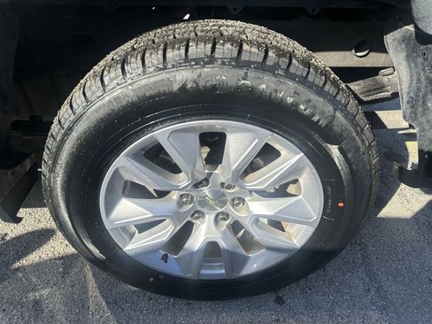 Used 2020 Chevrolet Silverado 1500 Custom w/ Custom Value Package image 19