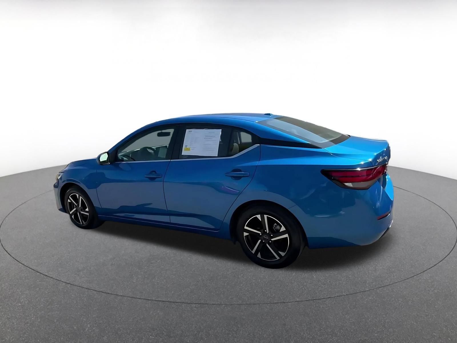 Used 2025 Nissan Sentra SV FWD image 9