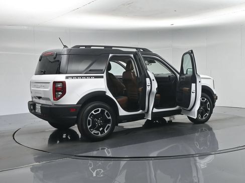 Used 2024 Ford Bronco Sport Outer Banks w/ Topo Graphic Package AWD/4WD image 6