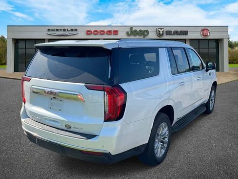 Used 2023 GMC Yukon XL SLT w/ SLT Premium Package AWD/4WD image 3