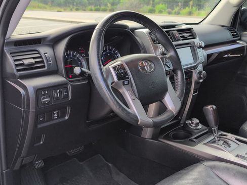 Used 2018 Toyota 4Runner Limited AWD/4WD image 10