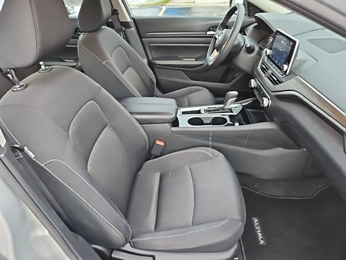 Used 2024 Nissan Altima 2.5 SV FWD image 21