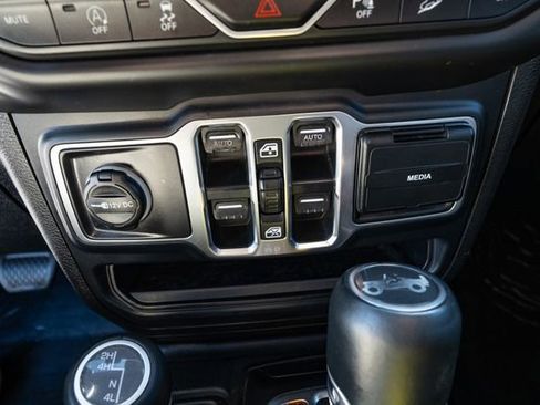 Used 2019 Jeep Wrangler Unlimited Sahara AWD/4WD image 23