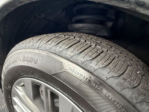 Certified 2024 Cadillac XT4 Premium Luxury image 11