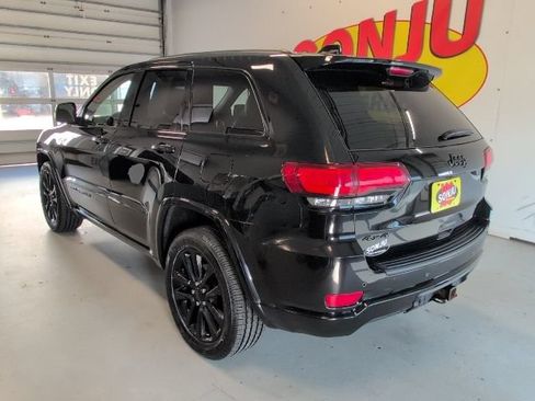 Used 2021 Jeep Grand Cherokee Laredo X AWD/4WD image 3