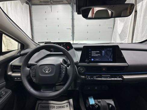 Used 2025 Toyota Prius XLE image 15