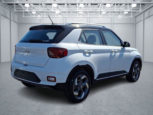 Certified 2025 Hyundai Venue Limited FWD image 6