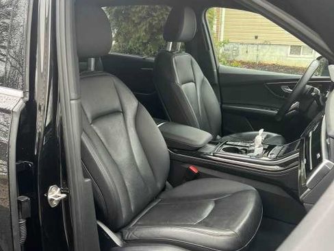 Used 2022 Audi Q7 Premium Plus image 11
