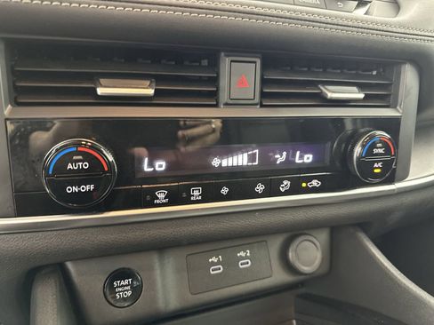 Used 2024 Nissan Rogue SV FWD image 19