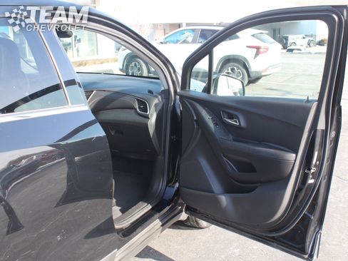 Used 2019 Chevrolet Trax LT w/ LT Convenience Package image 25