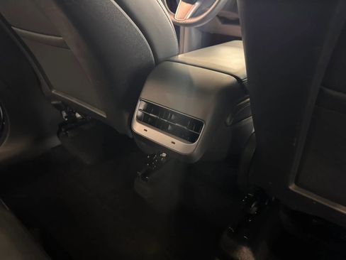 Used 2021 Tesla Model Y Long Range image 17