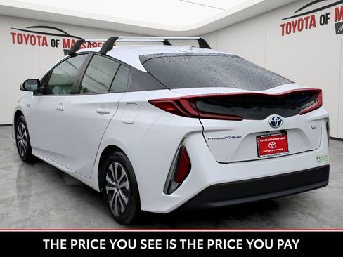 Certified 2022 Toyota Prius Prime XLE FWD image 4