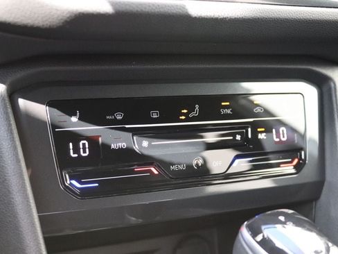 Used 2022 Volkswagen Tiguan SE R-Line FWD image 4