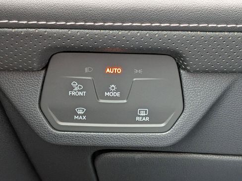 Used 2024 Volkswagen Atlas SEL Premium R-Line image 19