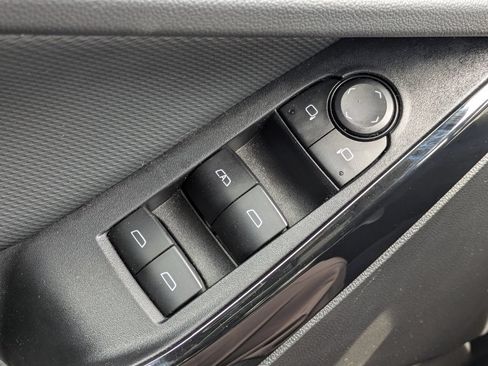 Used 2025 Chevrolet Equinox LT FWD image 25