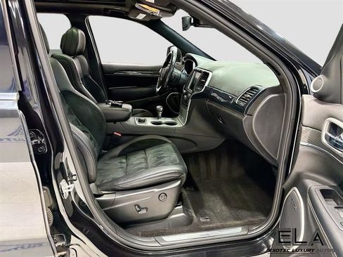 Used 2015 Jeep Grand Cherokee SRT image 30
