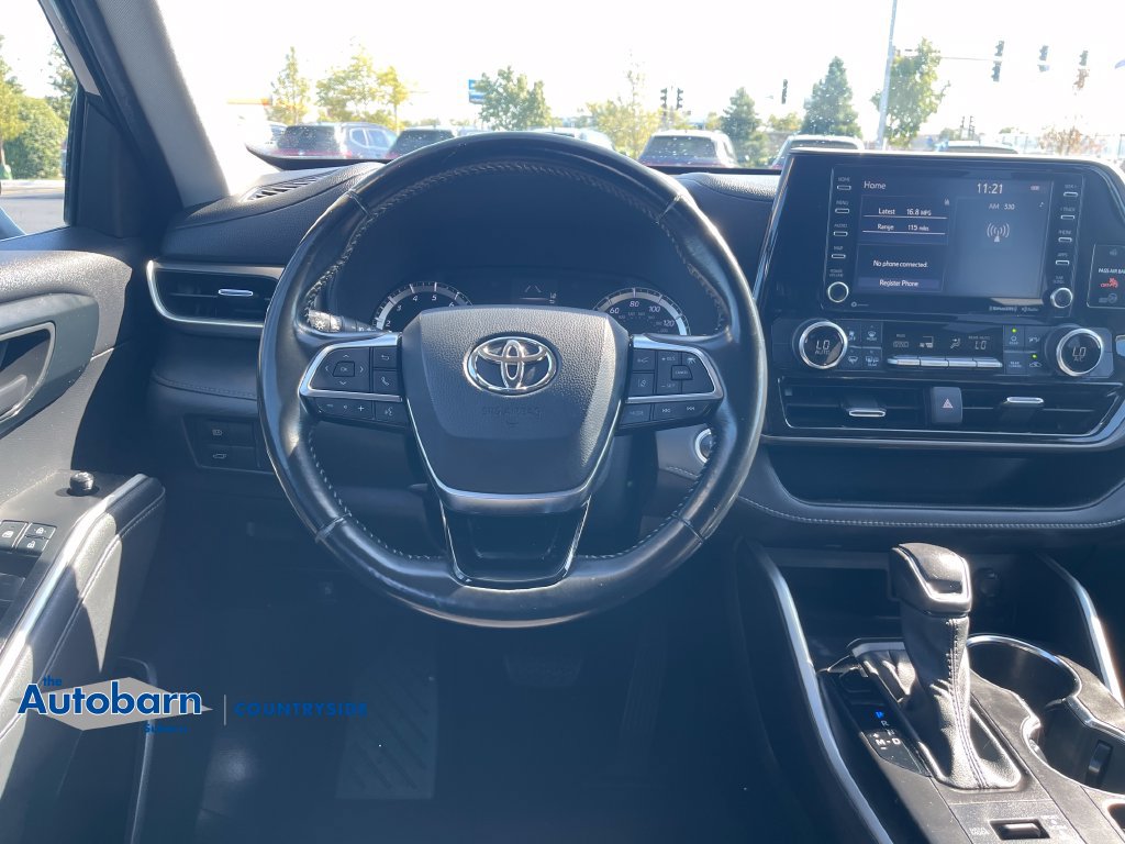 Used 2021 Toyota Highlander LE AWD/4WD image 24