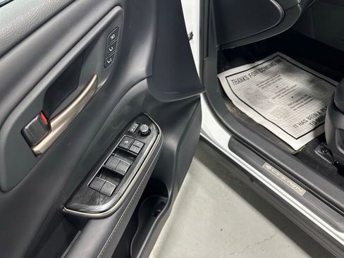 Used 2025 Toyota Crown Signia image 9