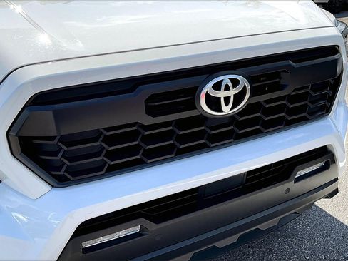 Used 2024 Toyota Tacoma TRD Off-Road image 30