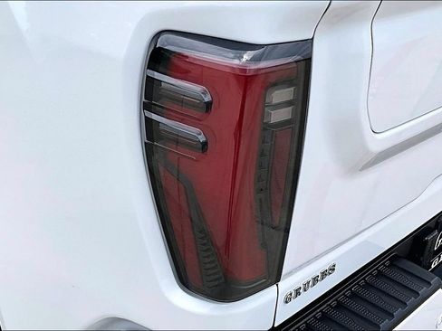 Used 2025 GMC Sierra 2500 AT4 AWD/4WD image 40