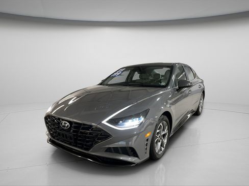 Used 2023 Hyundai Sonata SEL image 1