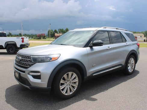 Used 2022 Ford Explorer King Ranch w/ Premium Technology Package RWD image 4