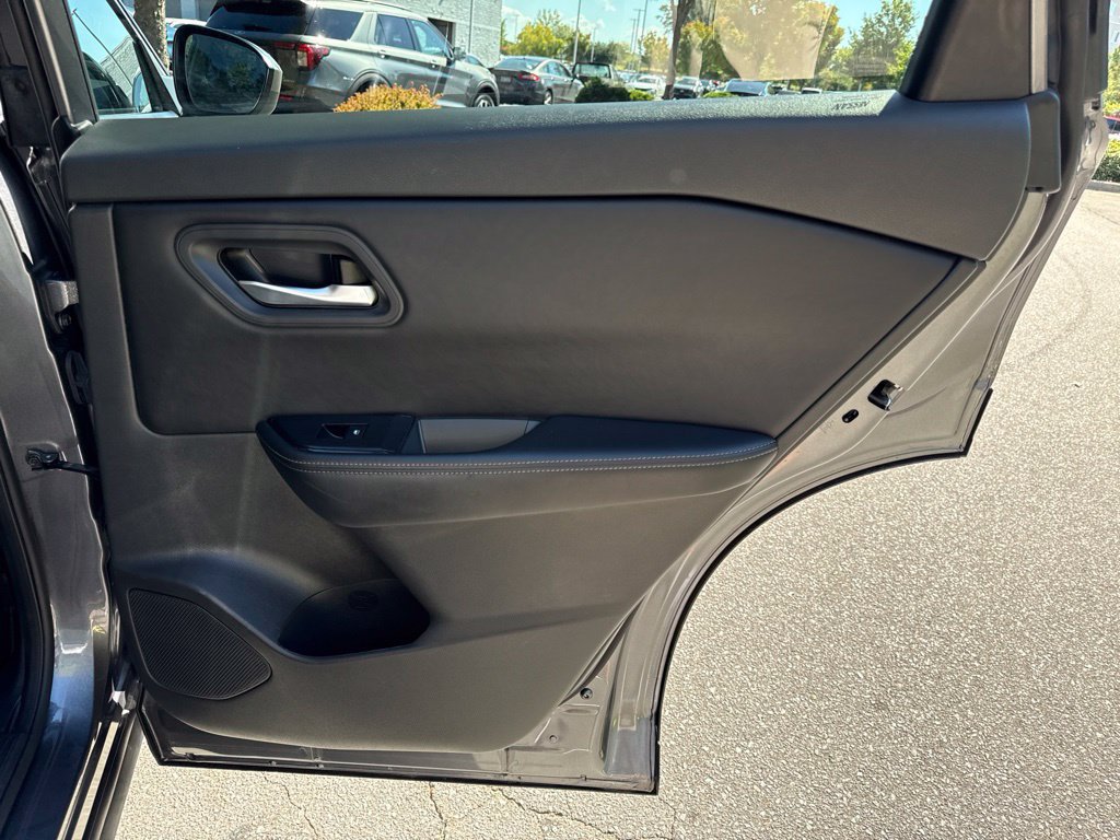 Used 2024 Nissan Rogue SV AWD/4WD image 36
