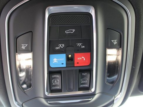 New 2026 Jeep Grand Cherokee Altitude image 22