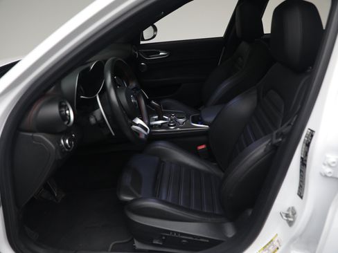 Used 2023 Alfa Romeo Giulia Estrema AWD/4WD image 16