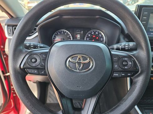 Used 2021 Toyota RAV4 XLE w/ Convenience Package FWD image 19