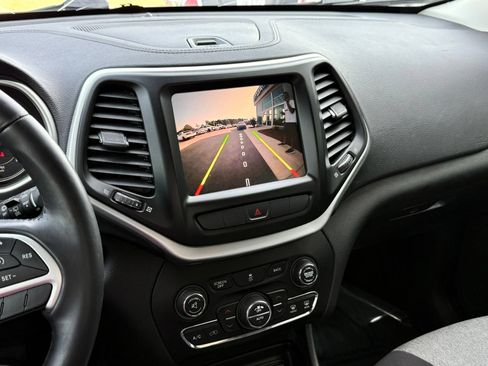 Used 2014 Jeep Cherokee Latitude w/ Comfort/Convenience Group AWD/4WD image 32