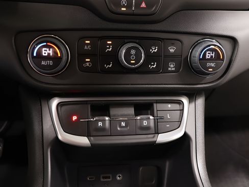 Used 2023 GMC Terrain SLE w/ Driver Convenience Package FWD image 10
