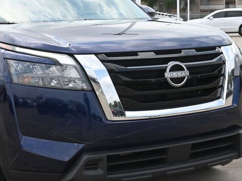 Used 2025 Nissan Pathfinder SV FWD image 28