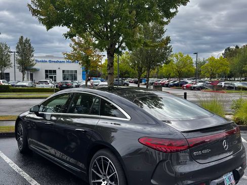 Used 2022 Mercedes-Benz EQS 450+ Sedan image 2