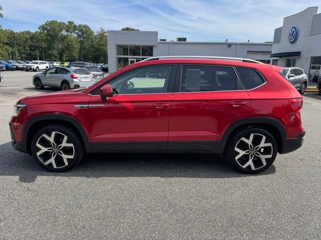 Certified 2022 Volkswagen Taos SEL w/ Panoramic Sunroof Package AWD/4WD image 8
